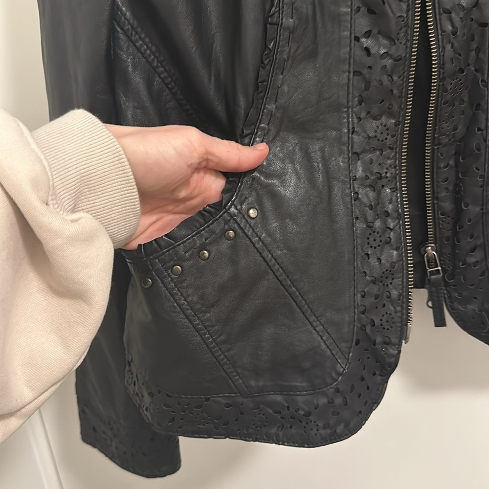 Leather jacket - Picture 2 of 9